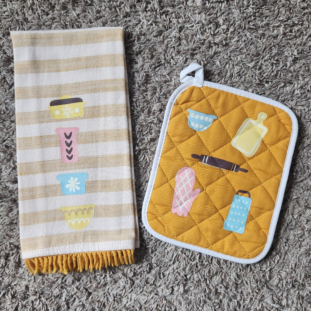 Yellow and Cream Retro Design Kitchen Towel and Pot Holder Set